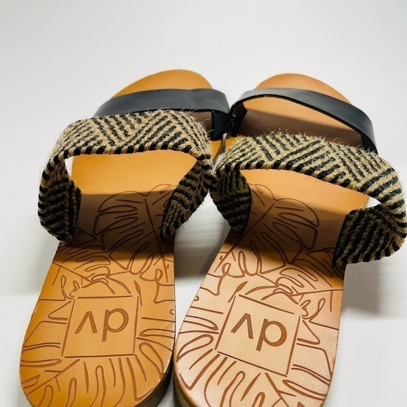 DOLCE Vita slides, Size 7, black. Casual spring/summer wear. Preowned,so… - Picture 8 of 8